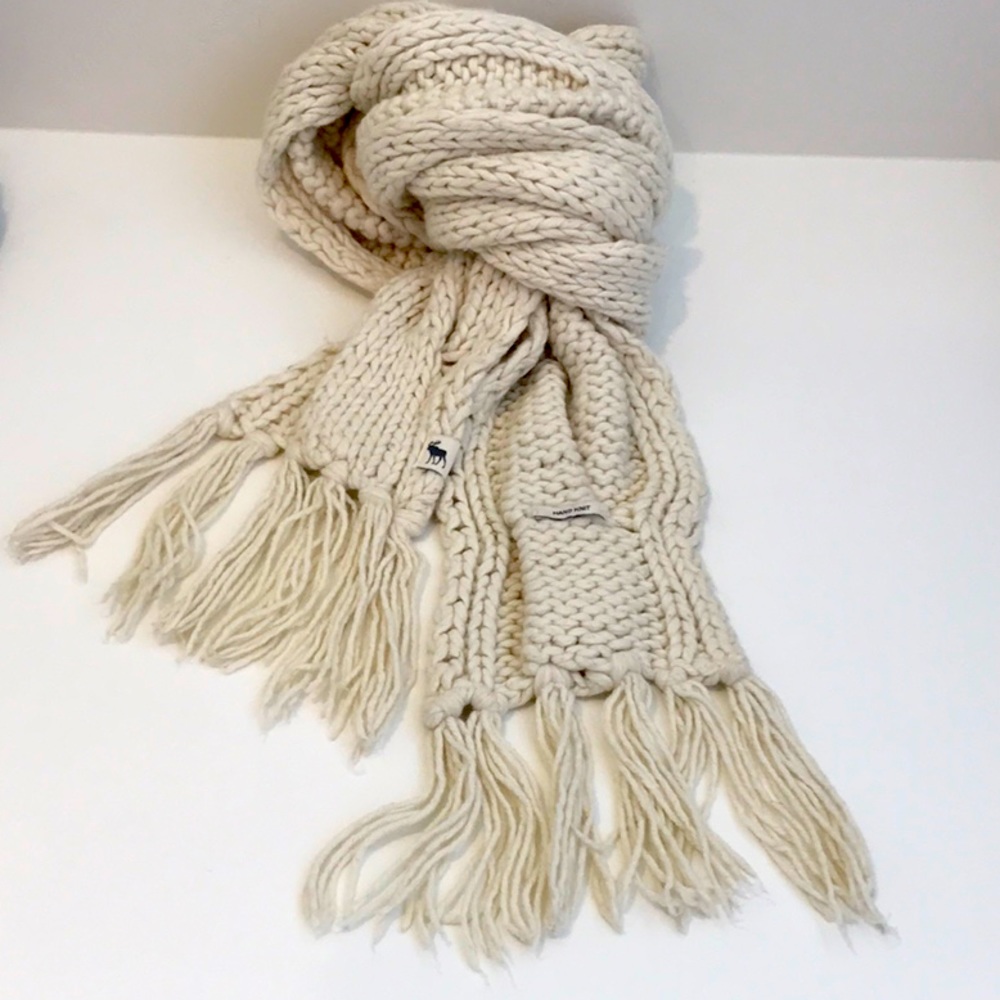 🤩Abercrombie & Fitch hand knit scarf🤩